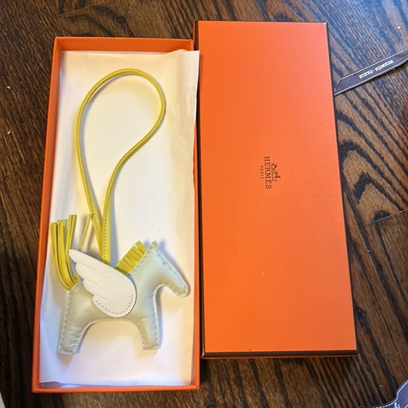 Brand new hermes Pegasus rodeo pegase vert fizz lime white - Picture 4 of 4